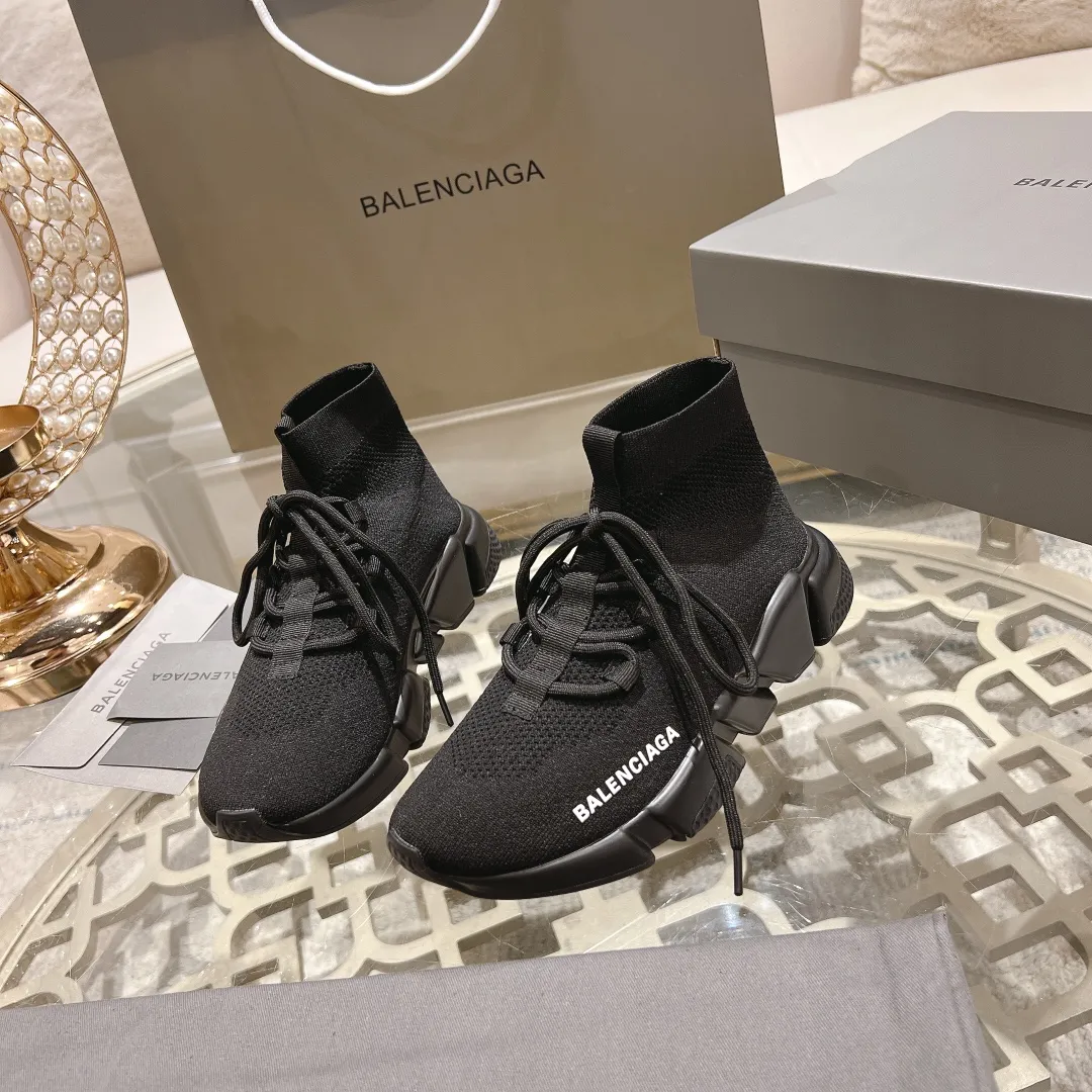 👟👟Ex-factory price 400👟👟 Balenciaga classic sock boots, originally produced by the factory, purchasing agent level. The latest original outsole mold, (TPU ten-vacuum outsole, the highest version on the market, please do not compare prices with TPR outsole, don’t bother if you don’t know the product) The black, white and red three-color vacuum sole shows high-end luxury. •Upper: elastic fly weave, double-layer composite gold wire high-elastic knitted mesh cotton •Inner lining: imported double-sided velvet, which is comfortable and resilient to shape •Insole: original imported terry cloth, breathable and not fading •Sole: TPU ten-vacuum outsole (to eliminate pores) •Packaging: full set of packaging (certificate, cloth bag, handbag) •Size: 35-47 standard code (34, 45, 46.47 can be customized and non-returnable)